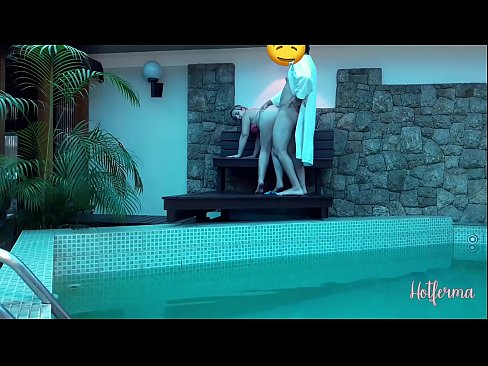 ❤️ Patron hizmetçiyi havuza davet eder ama bir sıcağa dayanamaz ❌ Sadece porno tr.myinvest.top ﹏
